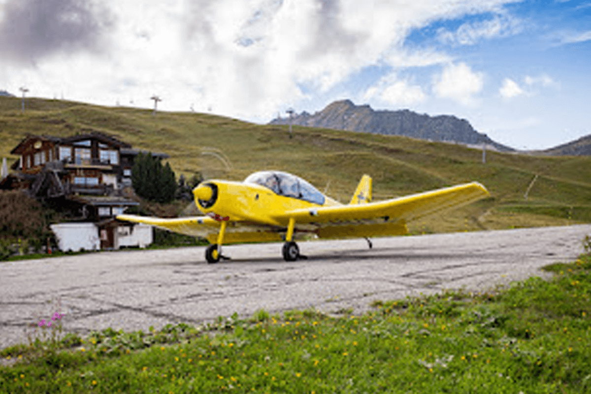 Landing-at-altiport-Alpe-d’Huez